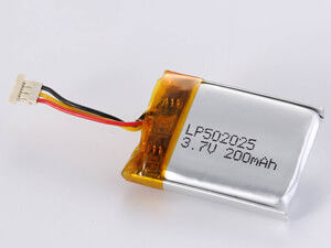 LP502025 200MAH Baterai Lithium Polymer Ramah Lingkungan 12 Bulan 3.7V Tegangan dan 150-200 Wh/kg Ketumpatan Energi